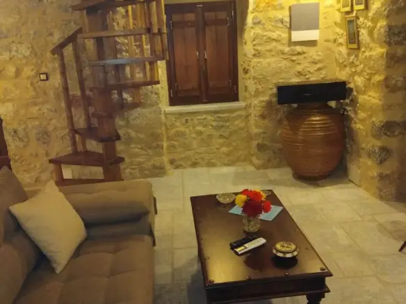 4-bedroom Hotel In Oitilos, Greece (180 M²)
