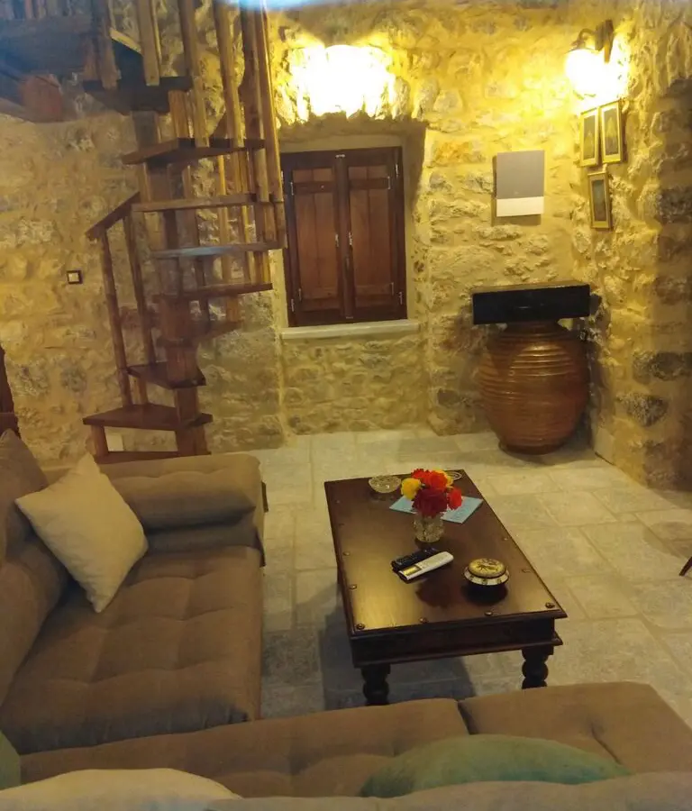 Hotel Of 180 M² In Peloponnese