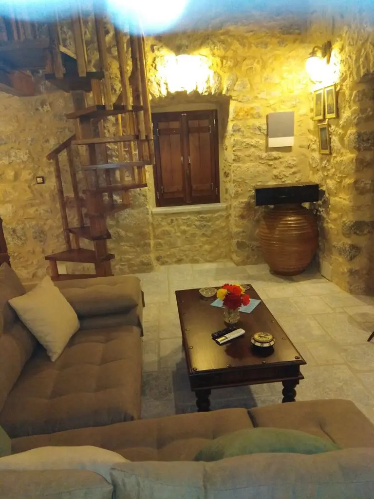 Hotel Of 180 M² In Peloponnese