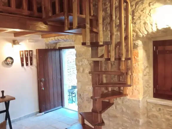 4-bedroom Hotel In Oitilos, Greece (180 M²)