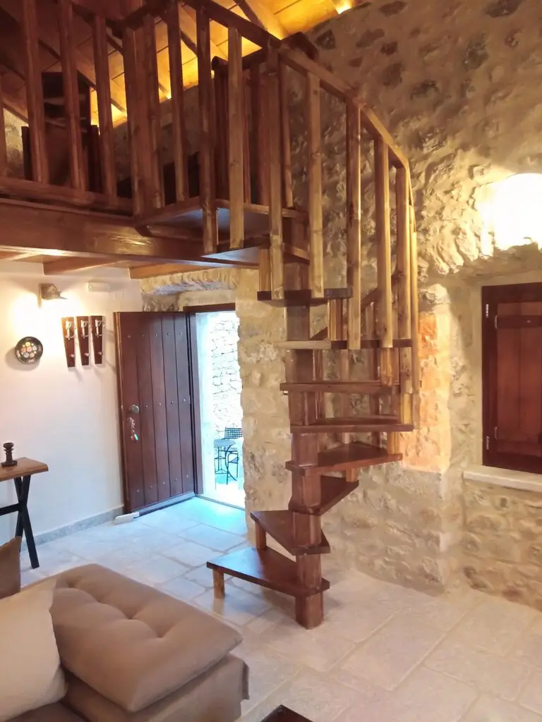 Hotel Of 180 M² In Peloponnese