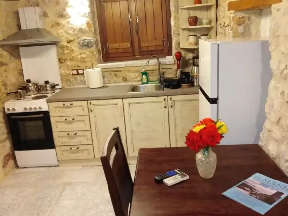 4-bedroom Hotel In Oitilos, Greece (180 M²)