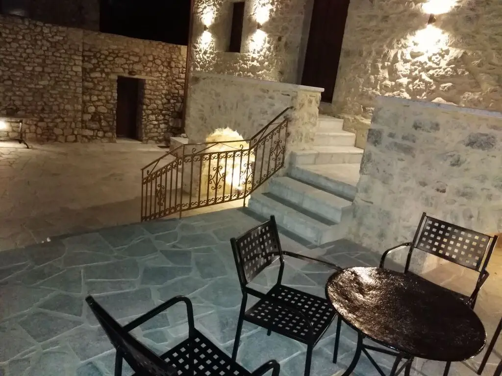 Hotel Of 180 M² In Peloponnese