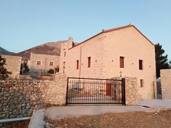 Hotel Of 180 M² In Peloponnese