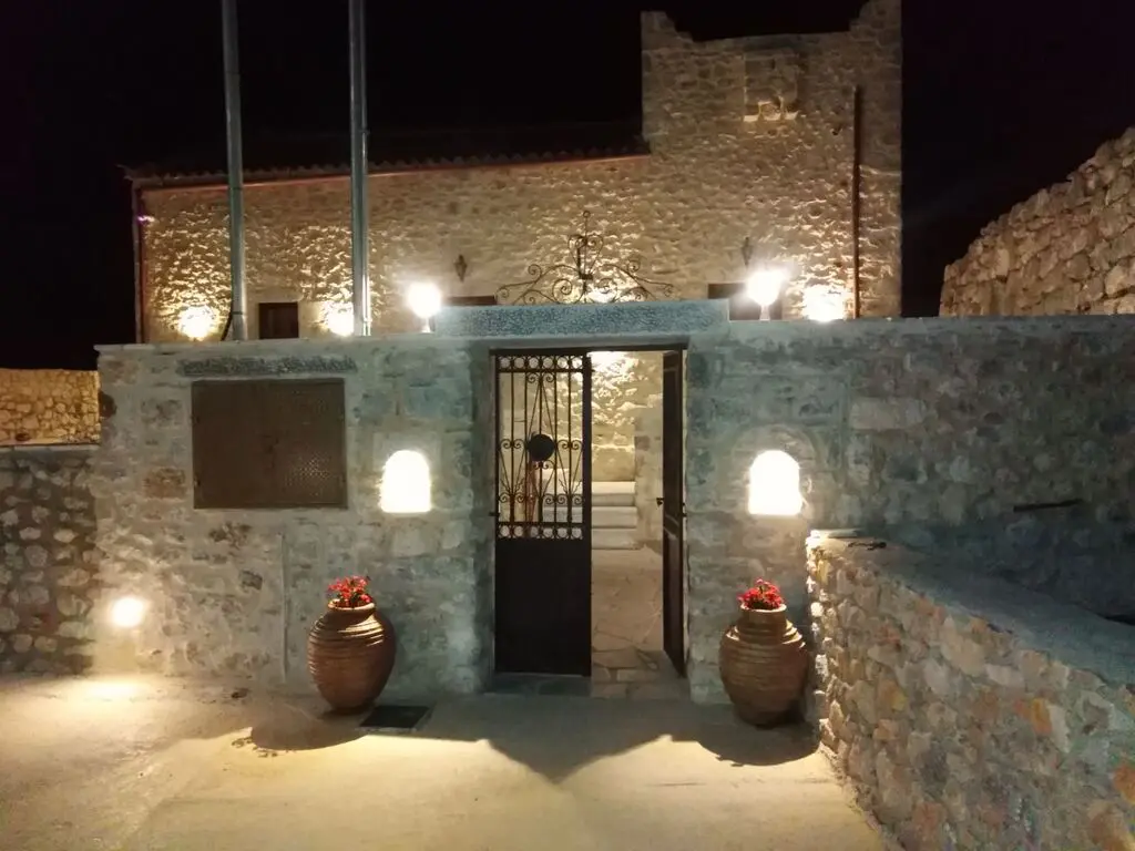 Hotel Of 180 M² In Peloponnese