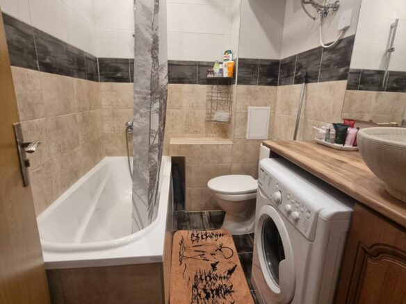 Rare Investment & Ski Retreat | 2 Min To Gondola | Independent Airbnb | Fireplace | Spa | Private Terrace