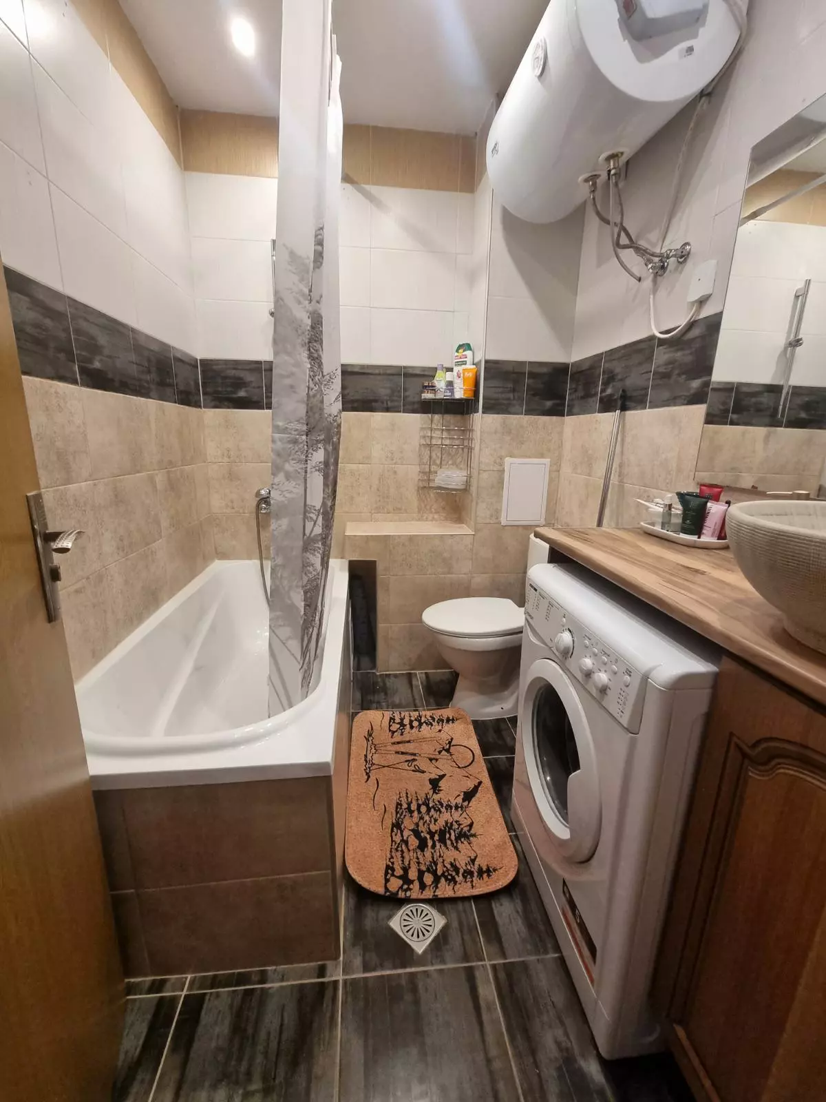 Rare Investment & Ski Retreat | 2 Min To Gondola | Independent Airbnb | Fireplace | Spa | Private Terrace