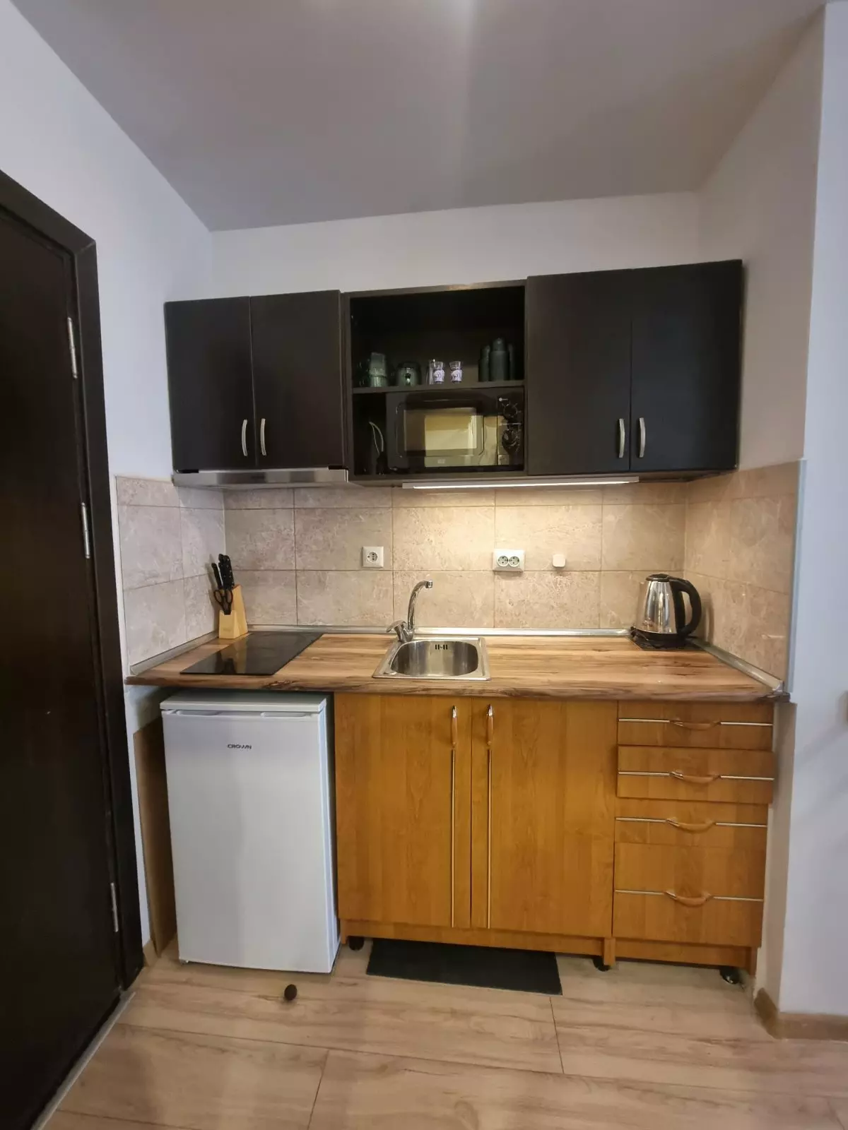 Rare Investment & Ski Retreat | 2 Min To Gondola | Independent Airbnb | Fireplace | Spa | Private Terrace