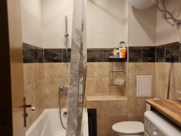 Rare Investment & Ski Retreat | 2 Min To Gondola | Independent Airbnb | Fireplace | Spa | Private Terrace