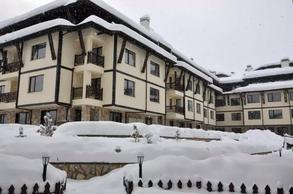 Rare Investment & Ski Retreat | 2 Min To Gondola | Independent Airbnb | Fireplace | Spa | Private Terrace