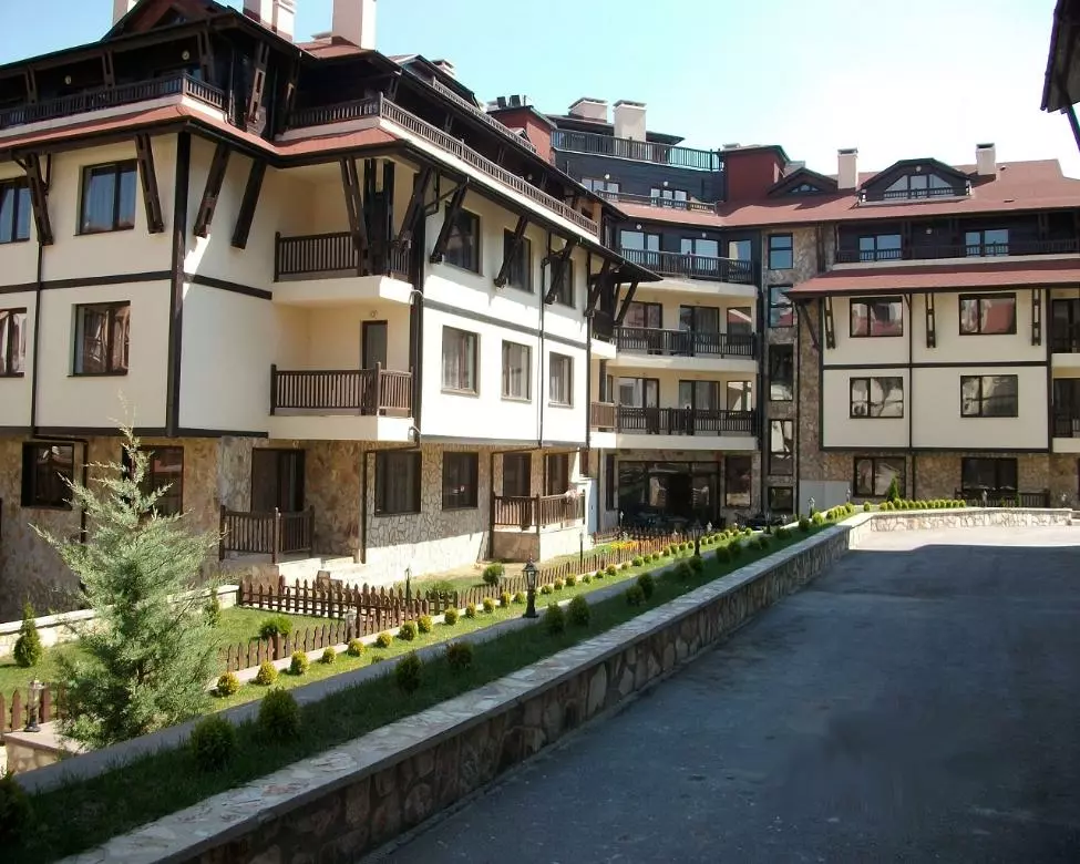 Rare Investment & Ski Retreat | 2 Min To Gondola | Independent Airbnb | Fireplace | Spa | Private Terrace