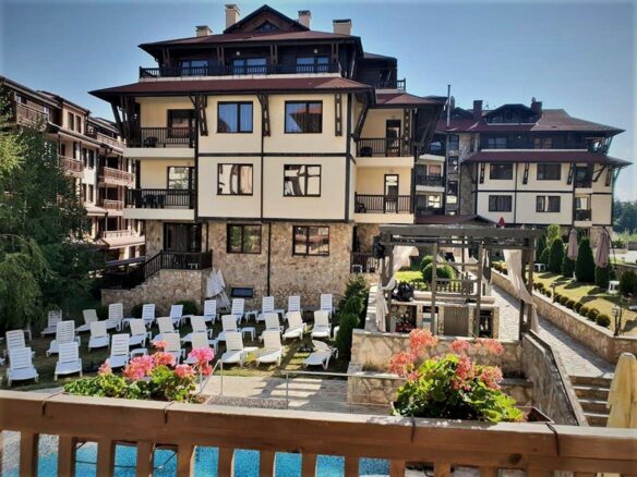 Rare Investment & Ski Retreat | 2 Min To Gondola | Independent Airbnb | Fireplace | Spa | Private Terrace