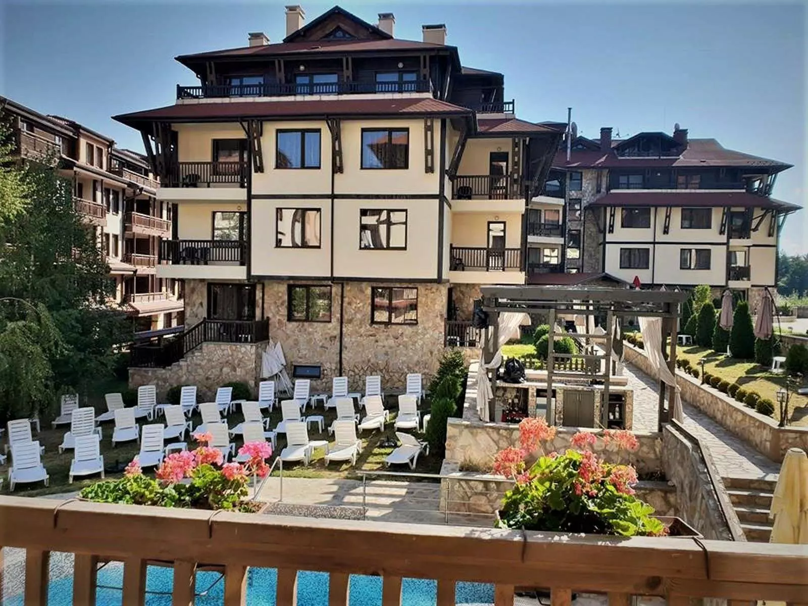Rare Investment & Ski Retreat | 2 Min To Gondola | Independent Airbnb | Fireplace | Spa | Private Terrace