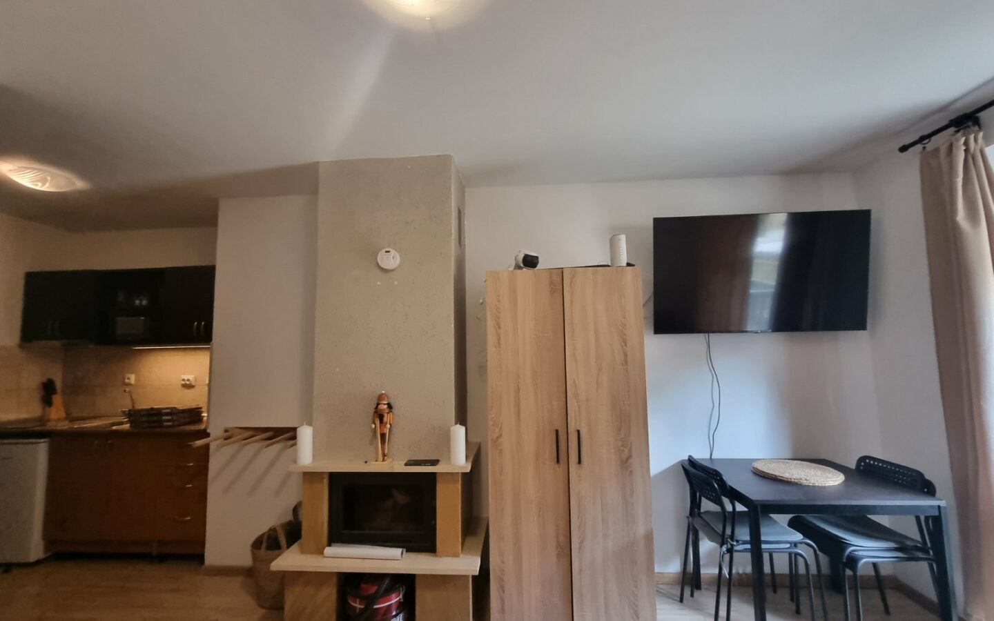 Rare Investment & Ski Retreat | 2 Min To Gondola | Independent Airbnb | Fireplace | Spa | Private Terrace