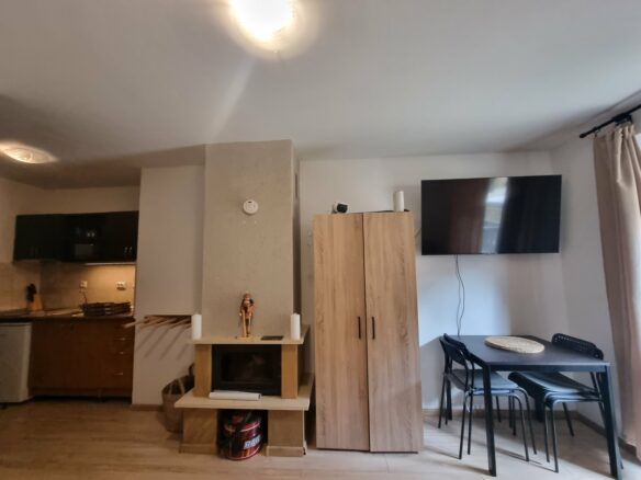Rare Investment & Ski Retreat | 2 Min To Gondola | Independent Airbnb | Fireplace | Spa | Private Terrace