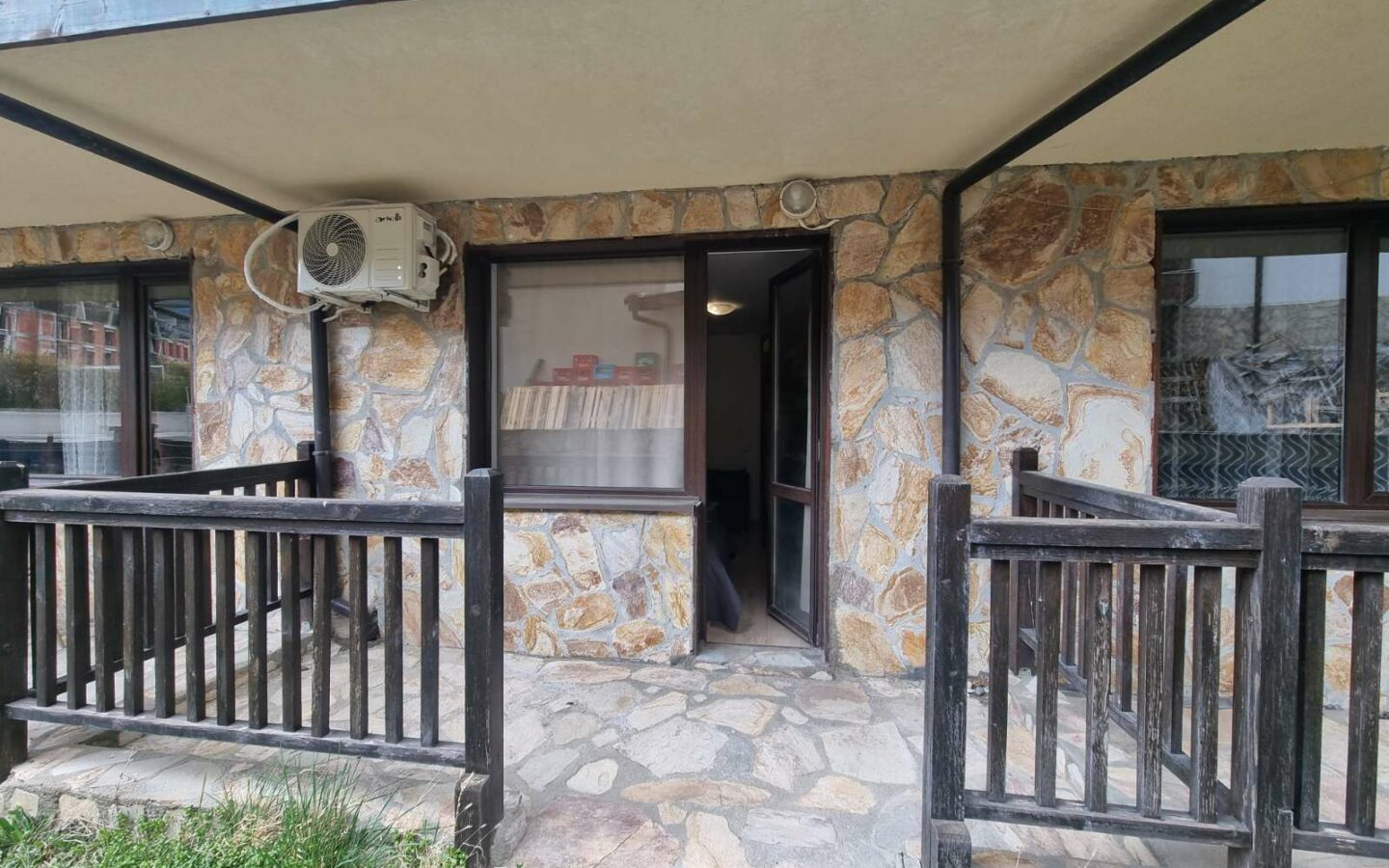 Rare Investment & Ski Retreat | 2 Min To Gondola | Independent Airbnb | Fireplace | Spa | Private Terrace