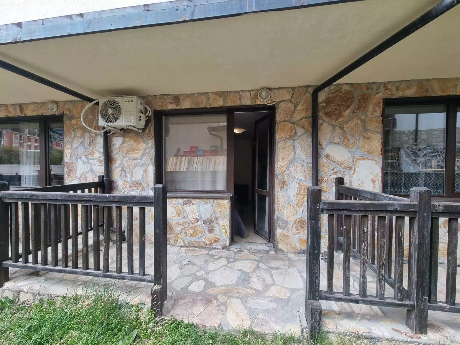 Rare Investment & Ski Retreat | 2 Min To Gondola | Independent Airbnb | Fireplace | Spa | Private Terrace