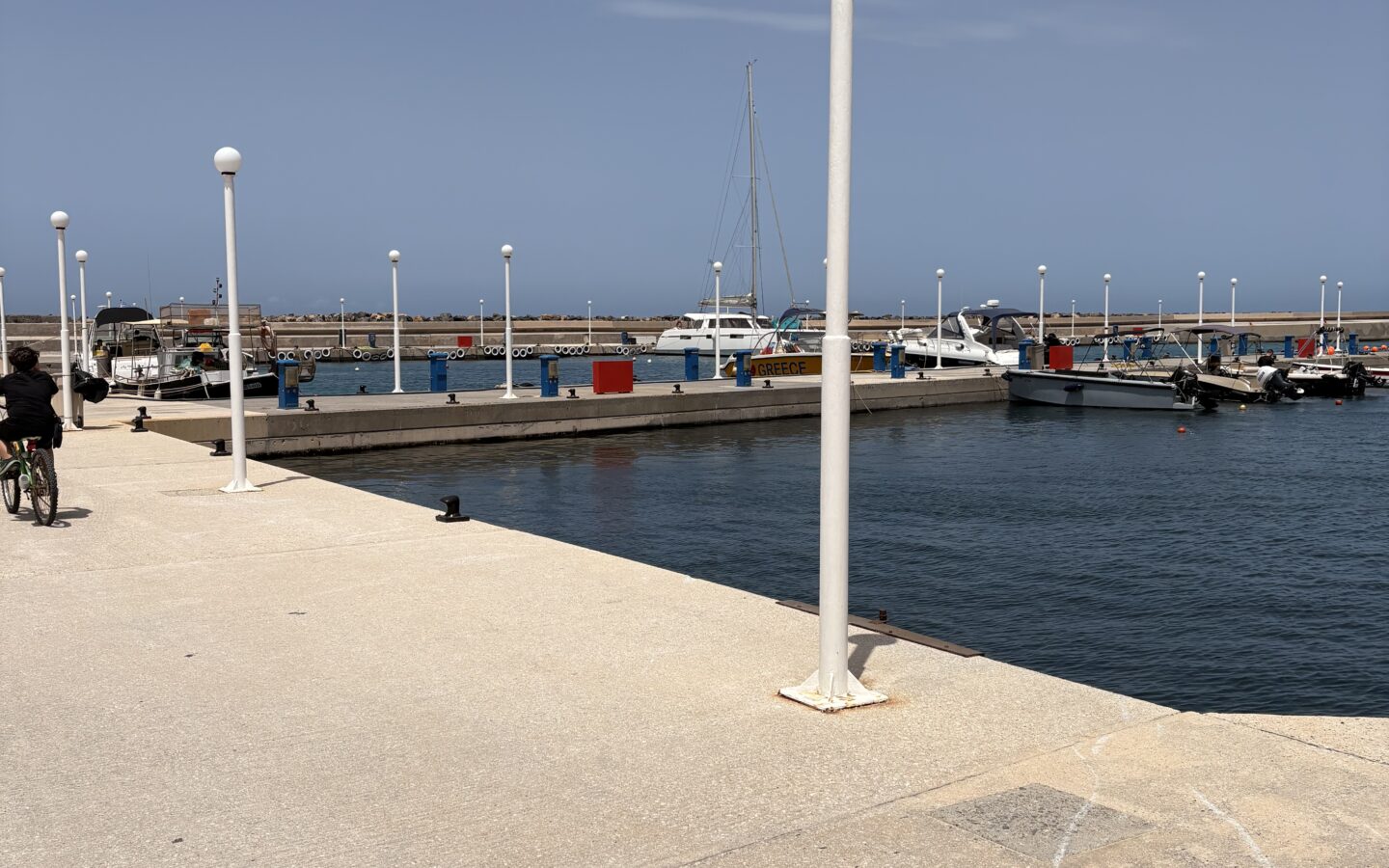 Investment Land Of 1360 M² With Sea View In Crete