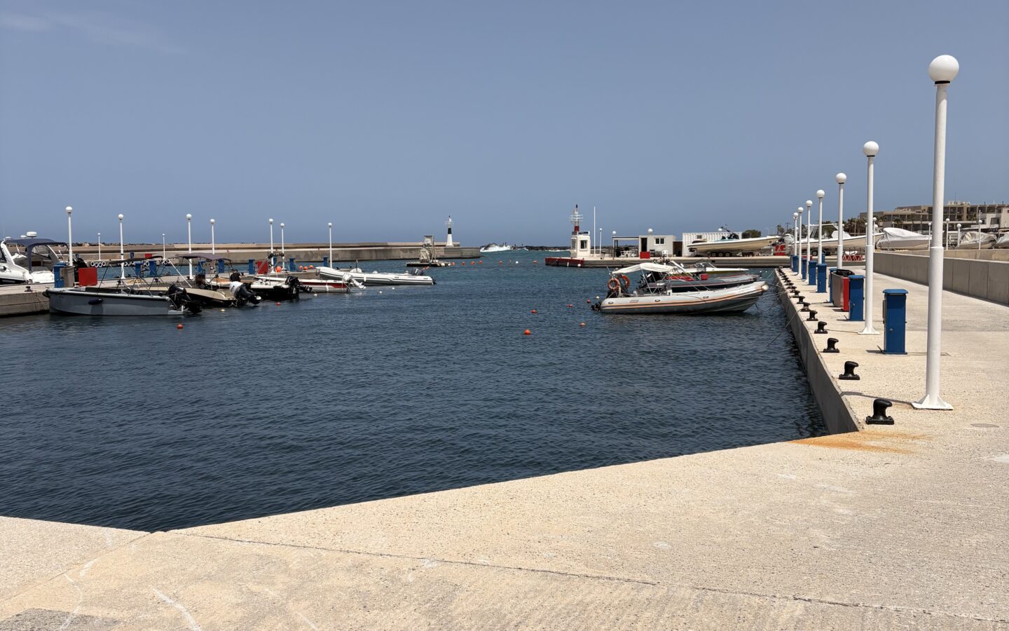 Investment Land Of 1360 M² With Sea View In Crete