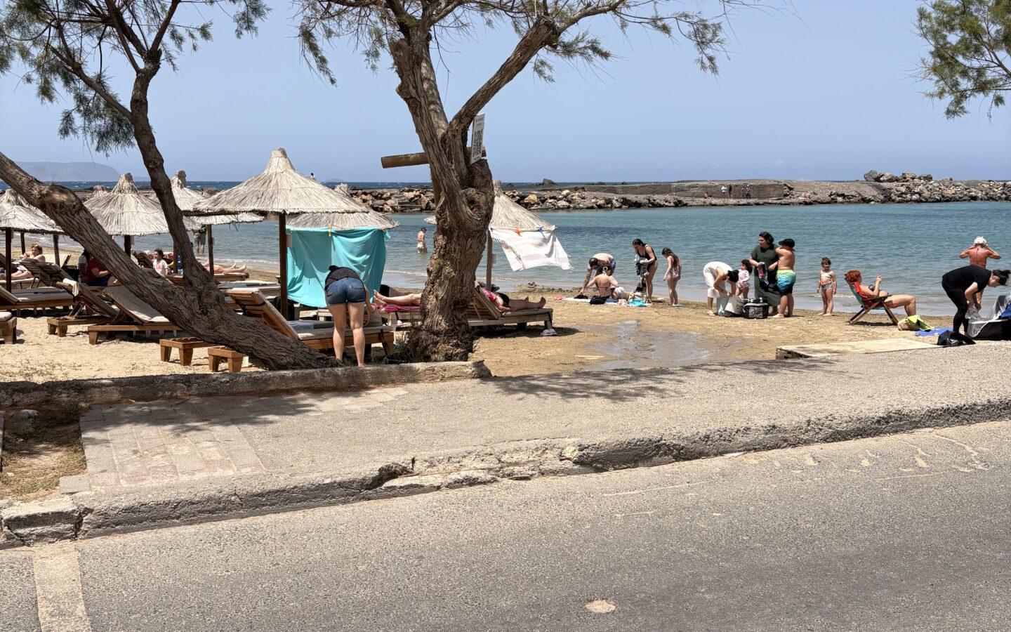 Investment Land Of 1360 M² With Sea View In Crete
