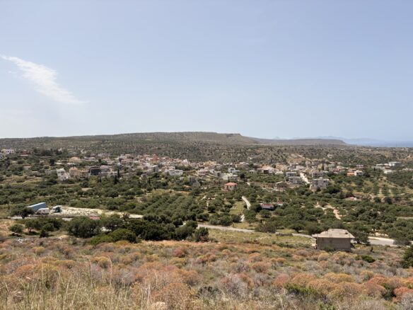 Investment Land Of 1360 M² With Sea View In Crete