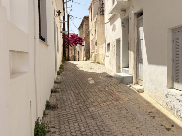 Investment Land Of 1360 M² With Sea View In Crete