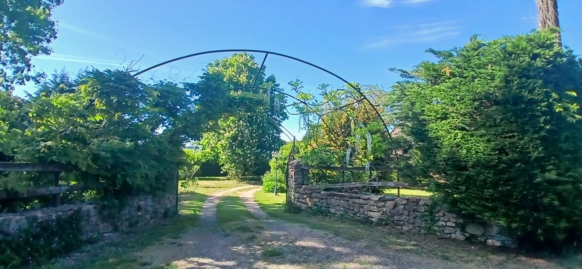 Character Stone House Of 0 M² With Studio Apartment, Garage, And Garden In Dordogne