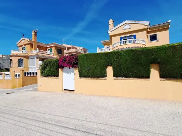 Town House Of 71 M² In Playa Flamenca, Spain
