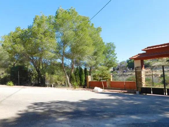 Wooden Chalet Of 173 M² In Torremendo, Spain