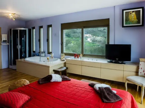 6-bedroom Villa In Archanes, Greece (300 M²)