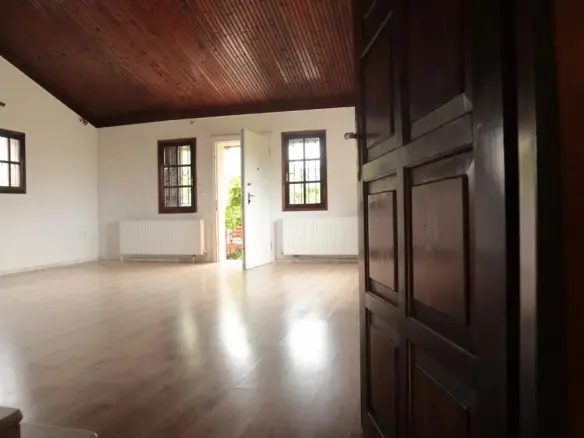Detached House In Mikra, Greece (190 M²)