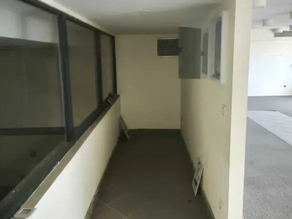 Building In Nikaia, Greece (1.100 M²)