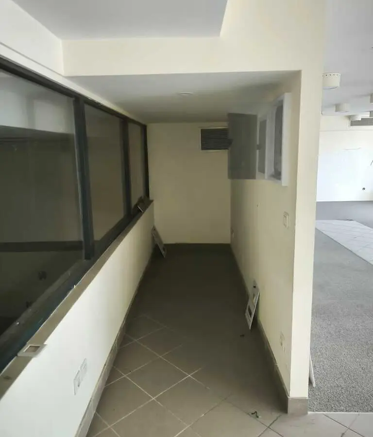 Building Of 1100 M² In Athens