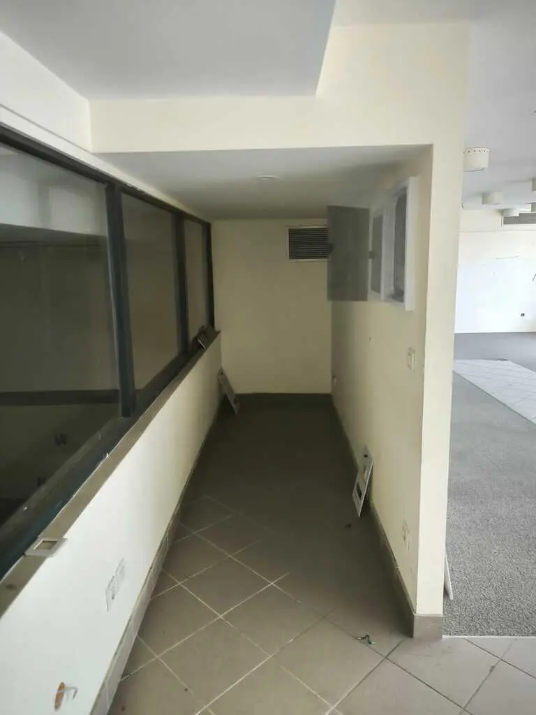 Building Of 1100 M² In Athens