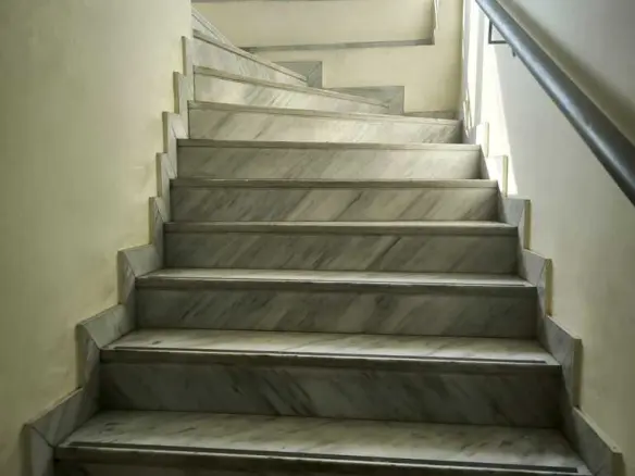 Building In Nikaia, Greece (1.100 M²)
