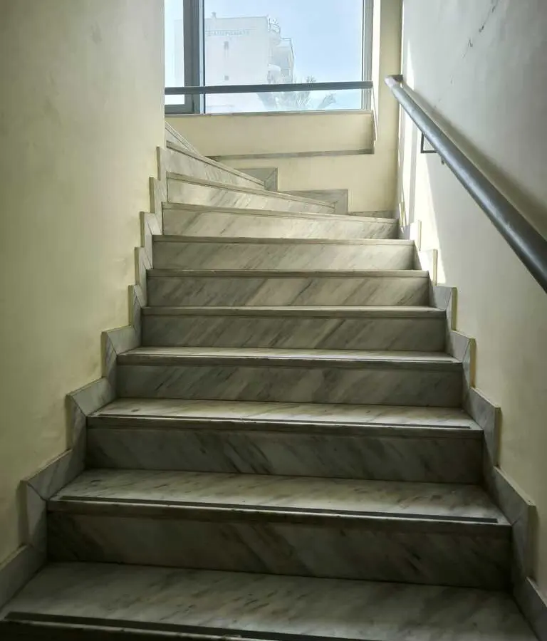 Building Of 1100 M² In Athens