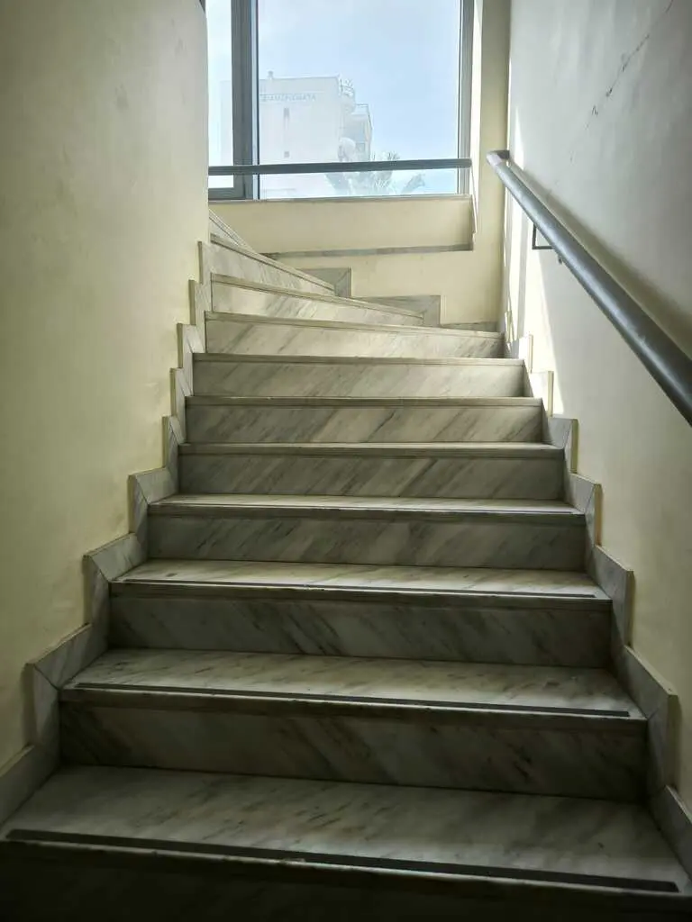 Building Of 1100 M² In Athens