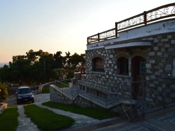 Villa In Kalivia Thorikou, Greece (1.200 M²)