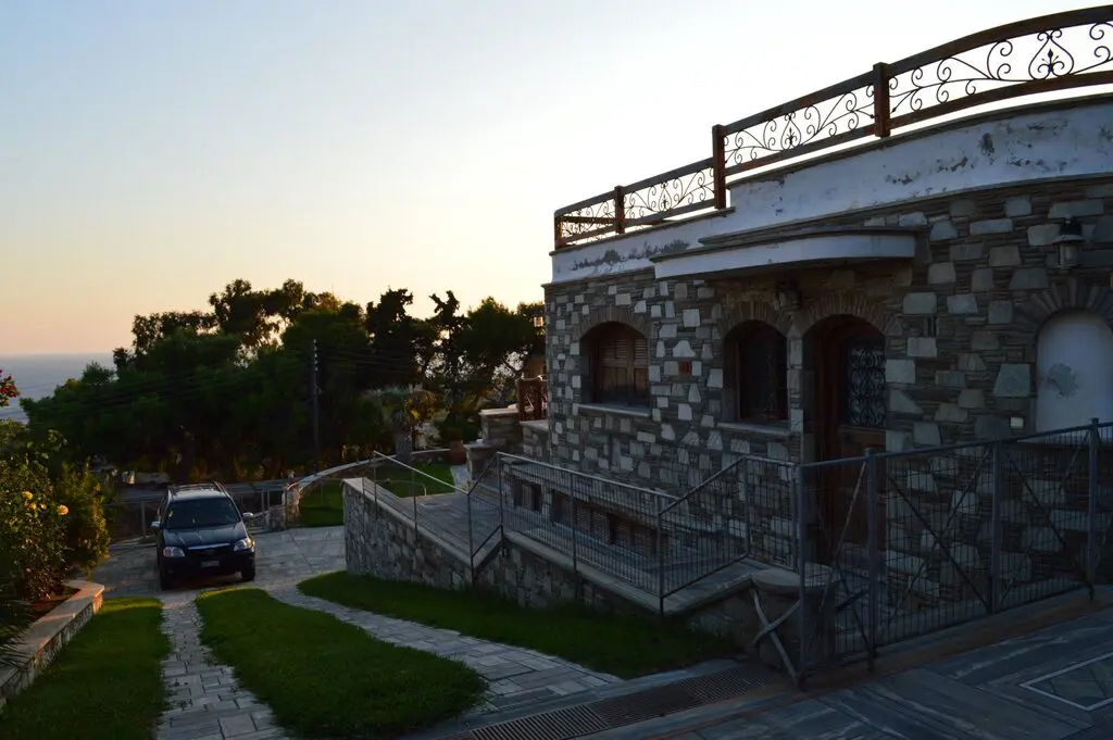 Villa Of 1200 M² In Attica