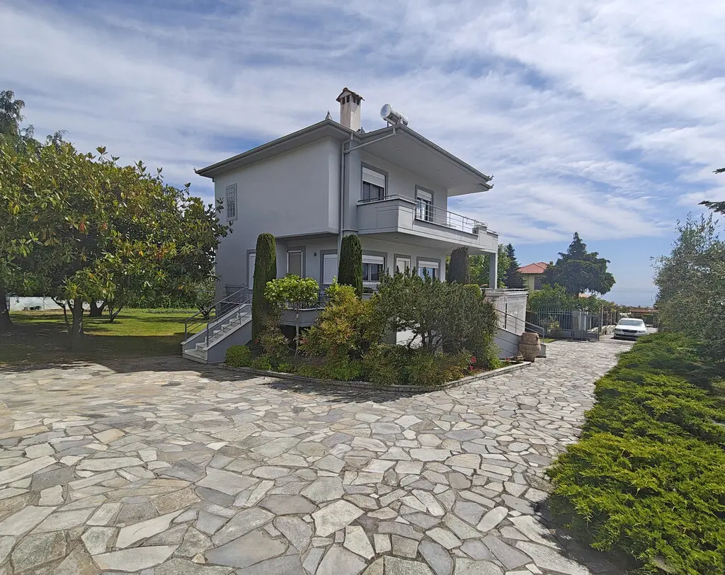 Detached House Of 205 M² On The Olympic Coast