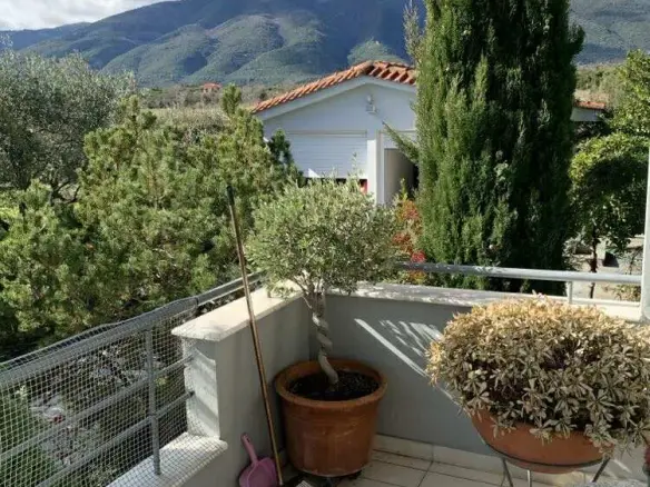 Detached House Of 205 M² On The Olympic Coast