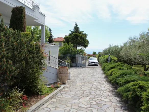 Detached House Of 205 M² On The Olympic Coast