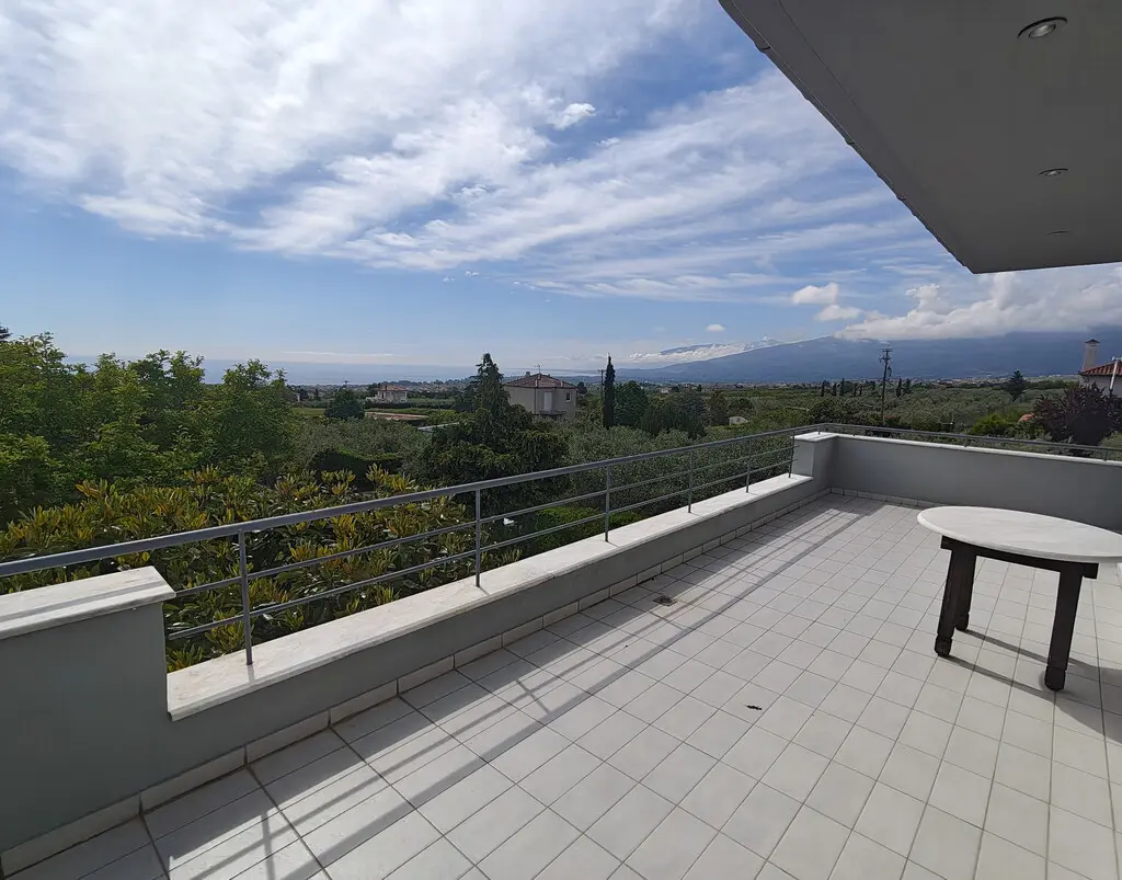 Detached House Of 205 M² On The Olympic Coast