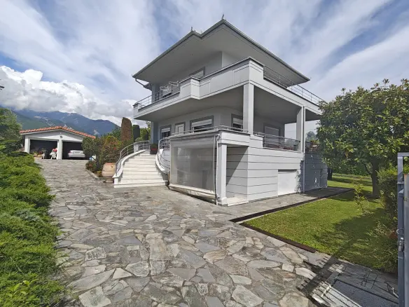 Detached House Of 205 M² On The Olympic Coast