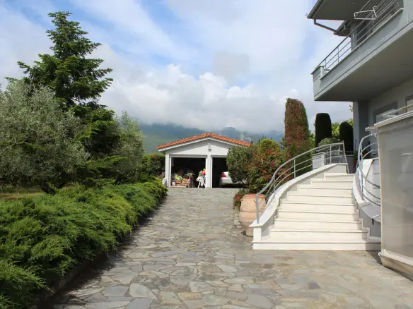 Detached House Of 205 M² On The Olympic Coast