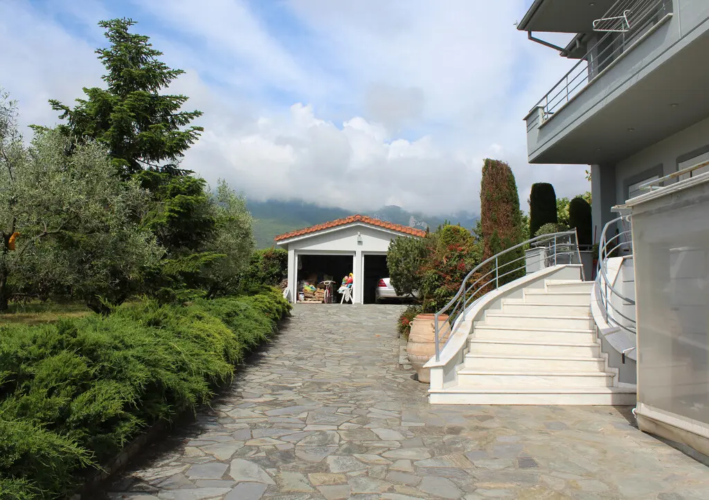 Detached House Of 205 M² On The Olympic Coast