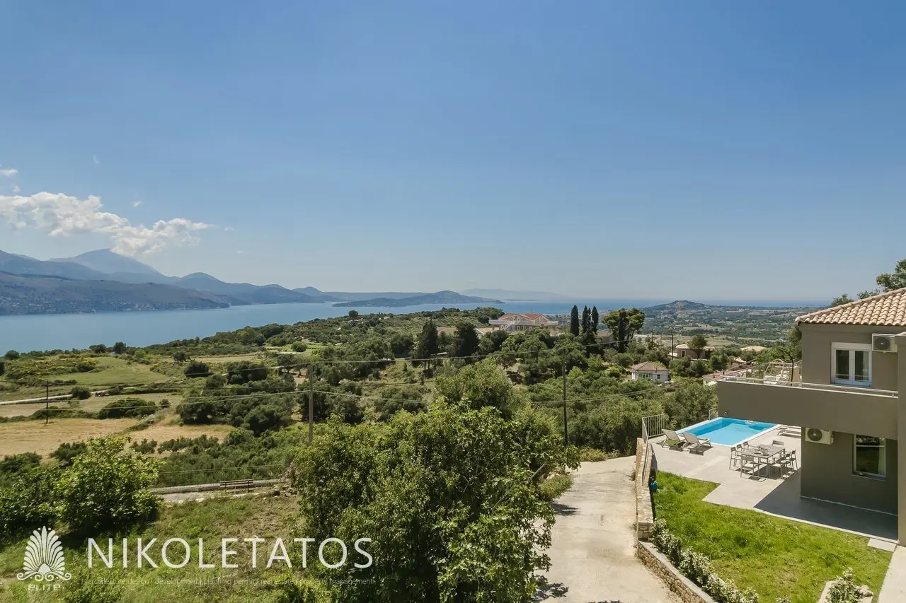 Villa Of 100 M² With Sea View In Athens