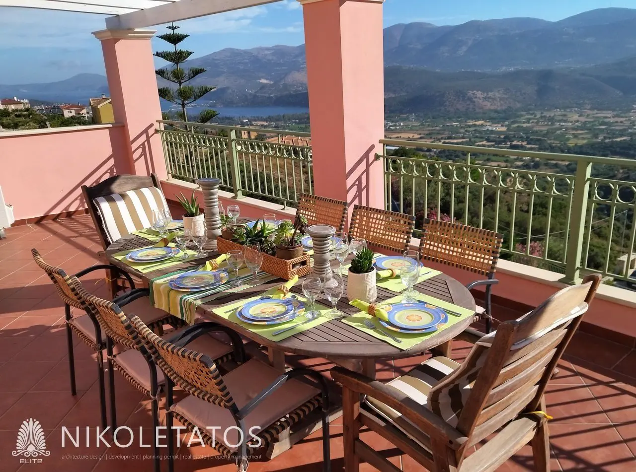 Villa Of 300 M² With Sea View In Kompothekrata, Greece