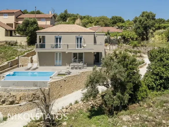 Villa Of 100 M² With Sea View In Athens