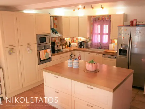 Villa Of 300 M² With Sea View In Kompothekrata, Greece